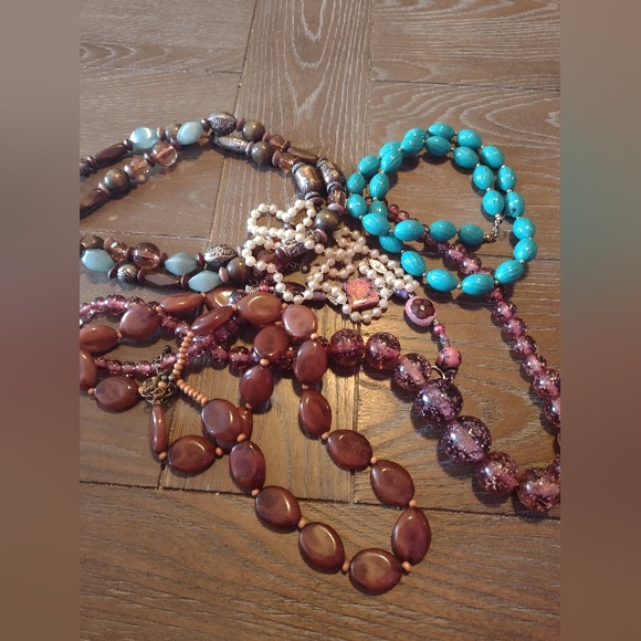 4.5 lbs. Assorted Jewelry, Vintage to Modern - Picture 4 of 4